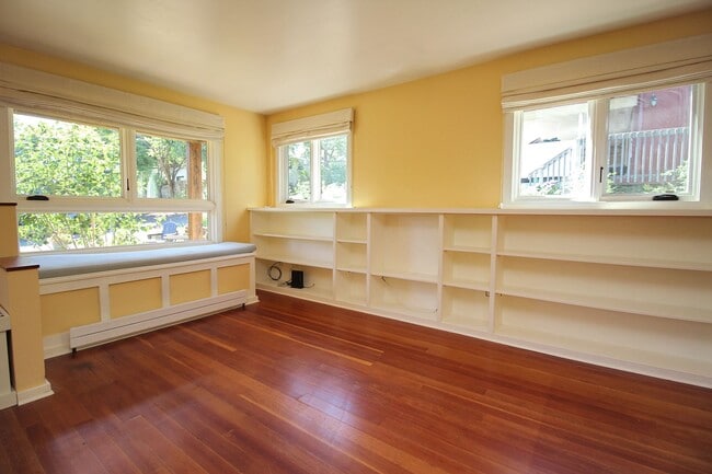 Building Photo - Beautifully Remodeled 2 Bedroom Collins Vi...