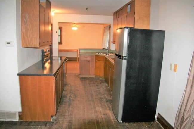 Building Photo - Acreage in Rural Burbank