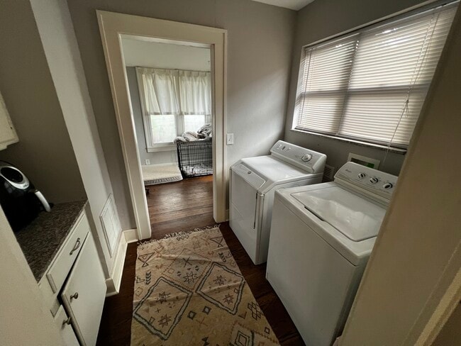 Laundry room - 712 NW 22nd St