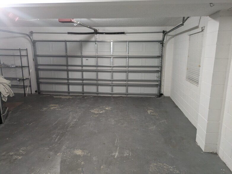 Building Photo - 8021 Sandberry Blvd