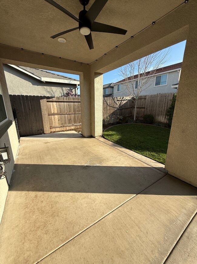 Building Photo - 2324 Henri Ln