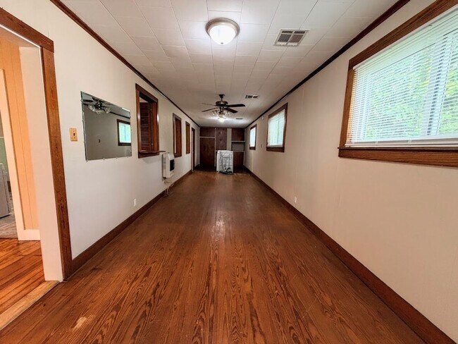 Building Photo - Spacious 4BR Downtown Lake Charles Home - Full of Character