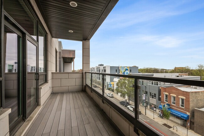 Building Photo - 1801 W Chicago Ave