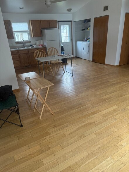 Building Photo - 2612 S Elmkirk Park