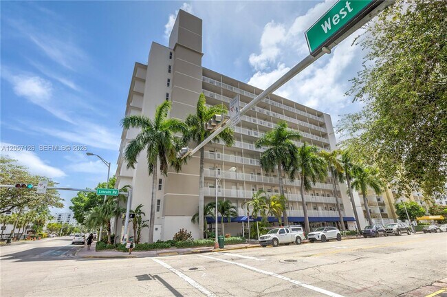 Building Photo - 1300 Lincoln Rd