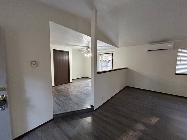 Building Photo - $750 off 1st Month's Rent!!! Charming 3bd/2ba Home!