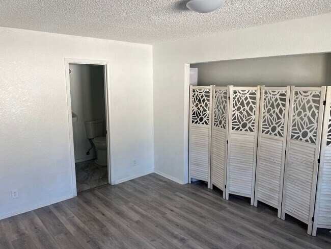Building Photo - A very Nice and Clean 2 Bedroom, 2 Bathroo...