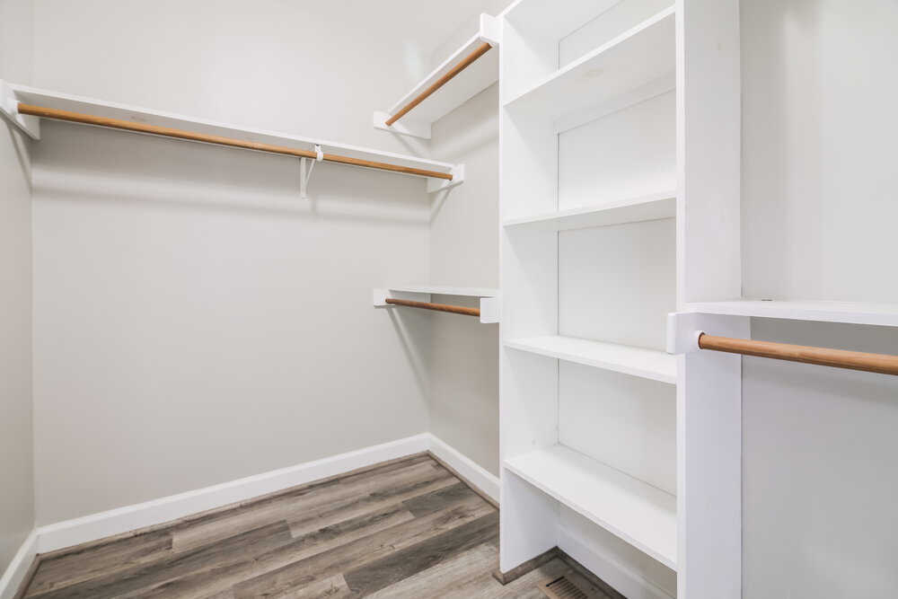 Building Photo - 998 St Catherines Dr