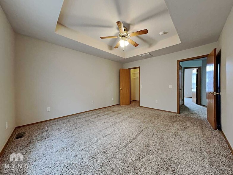 Building Photo - 429 N Century Ave