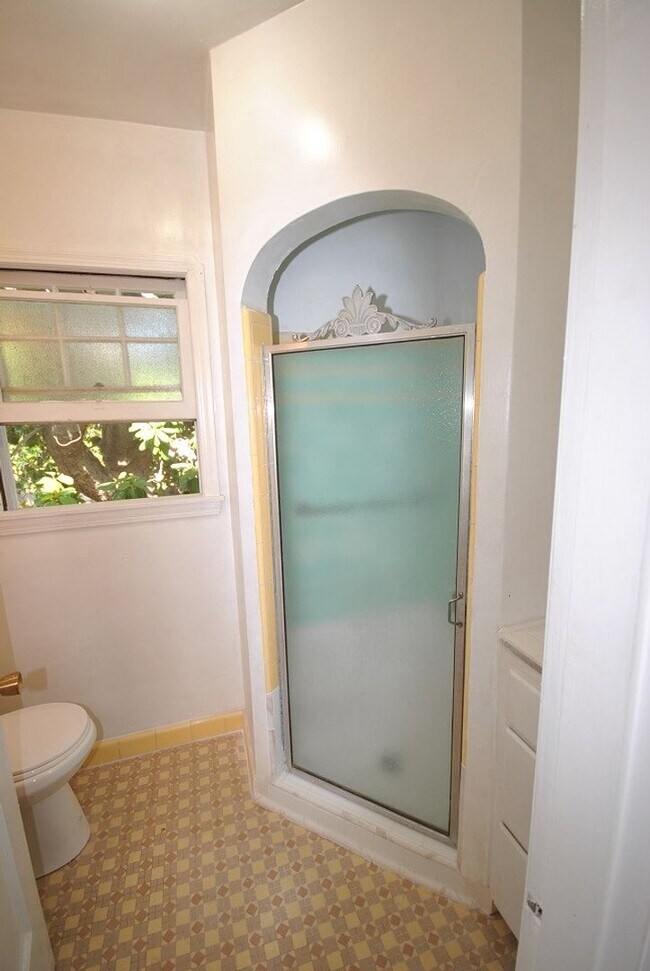 Building Photo - Beautiful and Charming 3 Bedroom 2 Bath Home in Vallejo with Views!