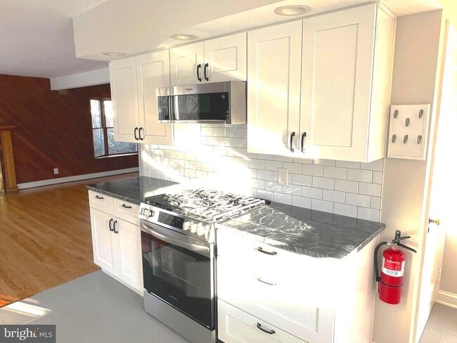 Building Photo - 11 Plainsboro Rd