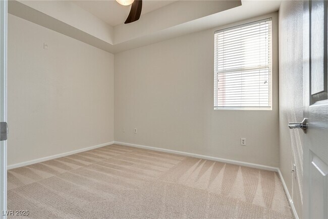 Building Photo - 35 E Agate Ave