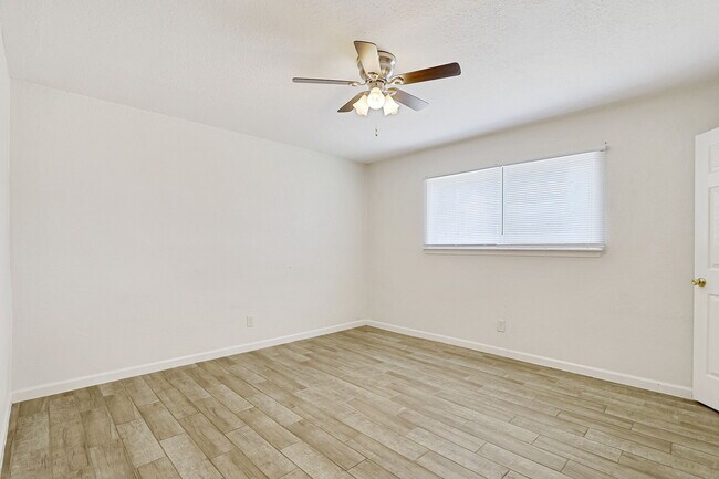 Building Photo - 10401 Centaur Dr