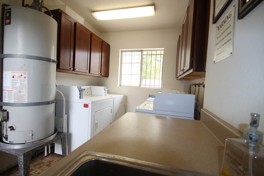 Laundry Room - 119 Loma Vista St