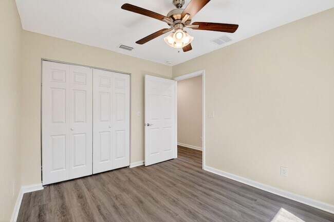 Building Photo - 857 W 3rd St