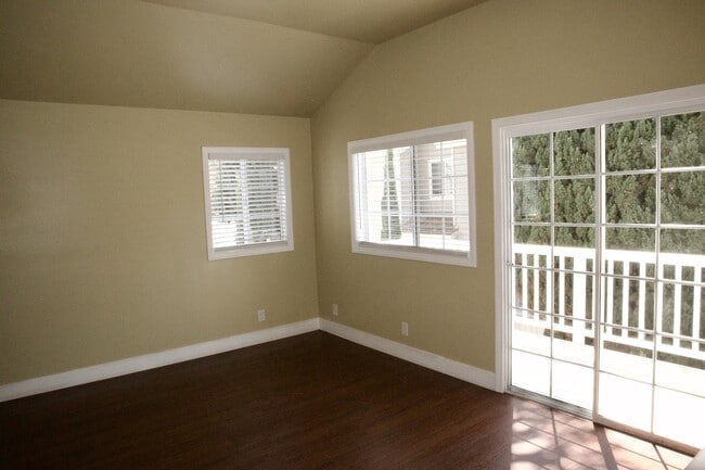 Building Photo - 2103 MacKay Ln