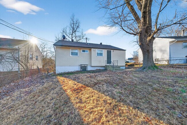 Building Photo - Spacious 3-Bedroom Home for Rent – Section 8 Welcome!