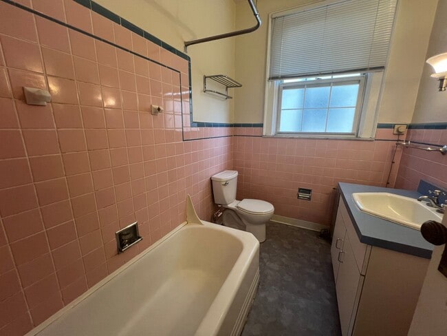 Building Photo - 1724 Wightman St