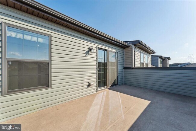 Building Photo - 14032 Sunrise Valley Dr