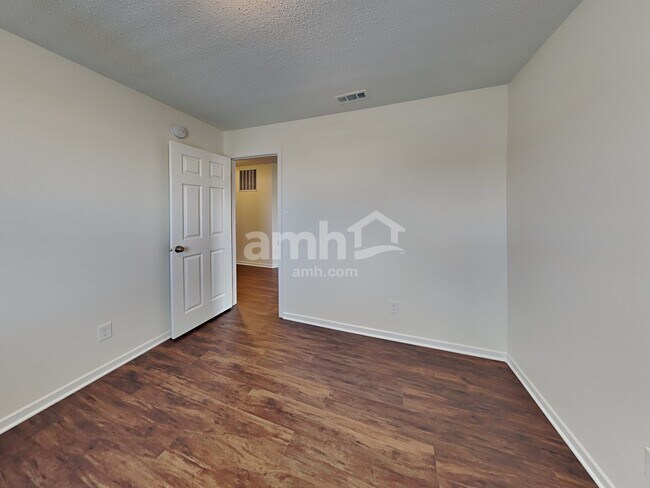 Building Photo - 3230 Brandenburg Dr