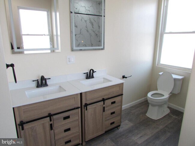 Building Photo - 20 Pine St