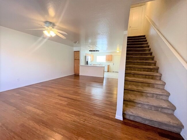 Building Photo - Two bdrm Townhome for RENT in Paradise Val...