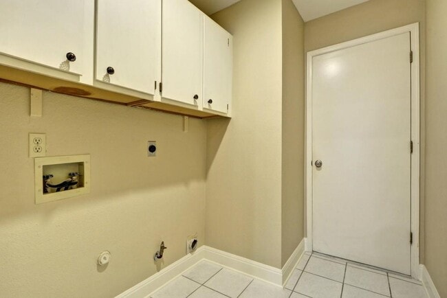 Building Photo - 8505 Bobcat Dr