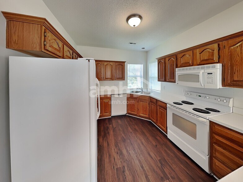 Building Photo - 13700 Kensal Green Dr