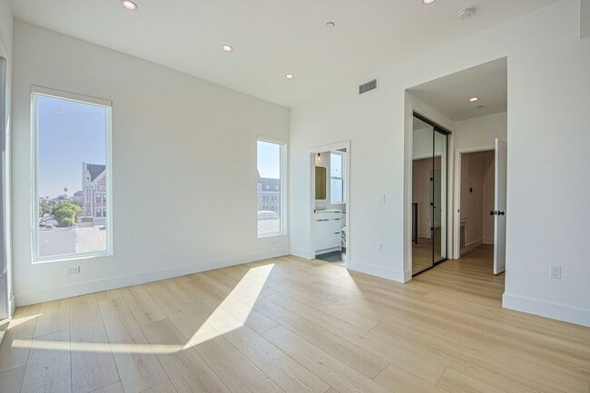 Building Photo - 715 N Gramercy Pl