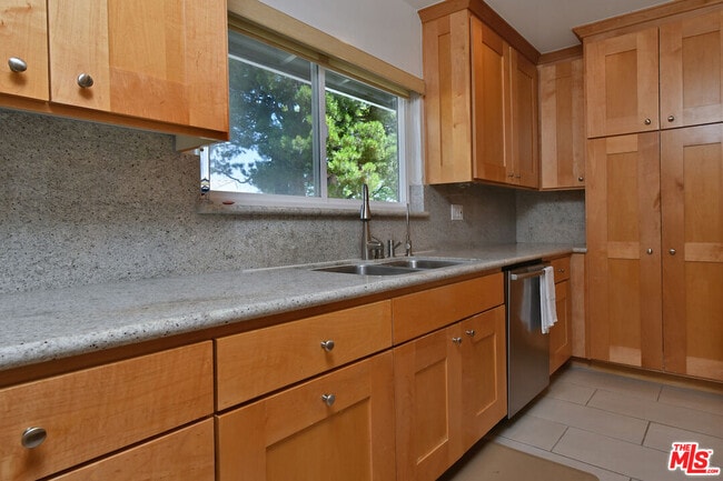 Building Photo - 3421 Castlewoods Pl