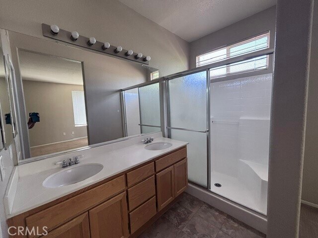 Building Photo - 27450 Fallbrook Ct