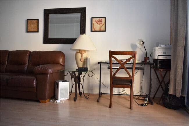 Building Photo - 1350 SE 3rd Ave