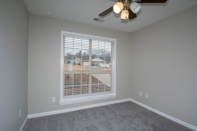 Building Photo - 132 Chariot Dr