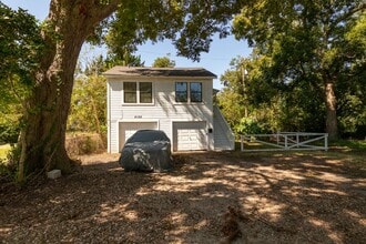 Building Photo - Cozy and Affordable 2 Bedroom Garage Apt in 77705!
