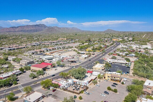 Building Photo - 6041 E Valley Way