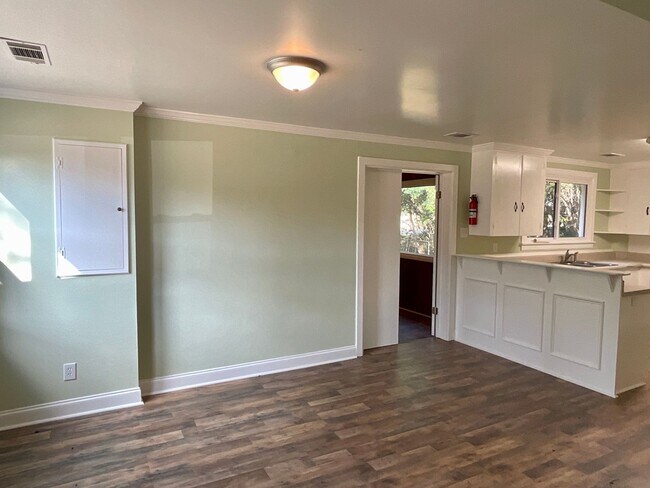 Building Photo - Updated home in Augusta