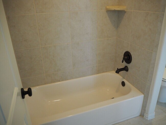 Building Photo - 2007 Greenvine Cir