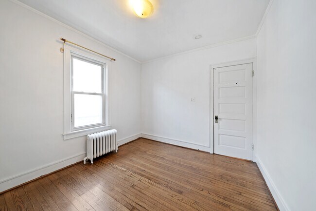 Building Photo - 616 Circle Ave