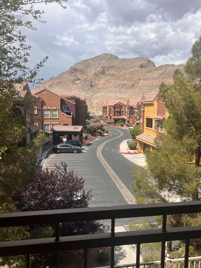 Building Photo - Gated / Mountain Views / $500 Off First Month