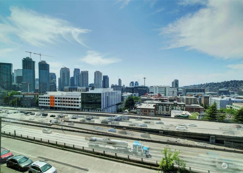 Building Photo - 400 Melrose Ave E