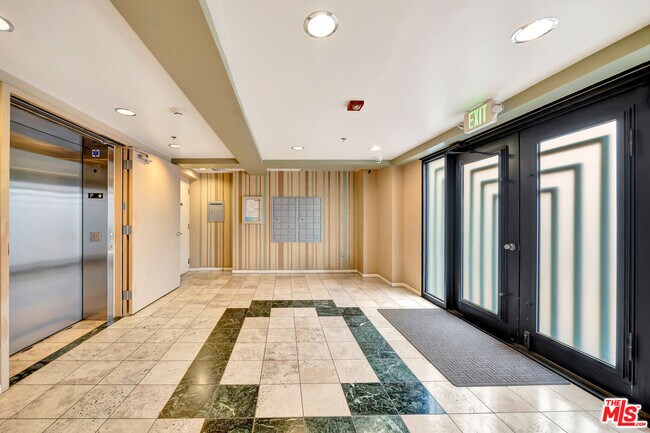 Building Photo - 11124 Burbank Blvd