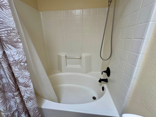 Building Photo - Beautiful well maintained home! Excellent ...
