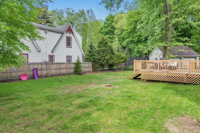 Building Photo - 48 Stelfox St