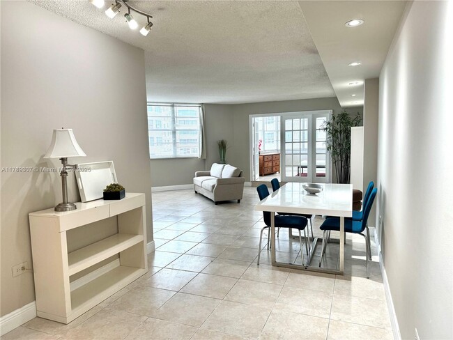 Primary Photo - 801 Brickell Bay Dr