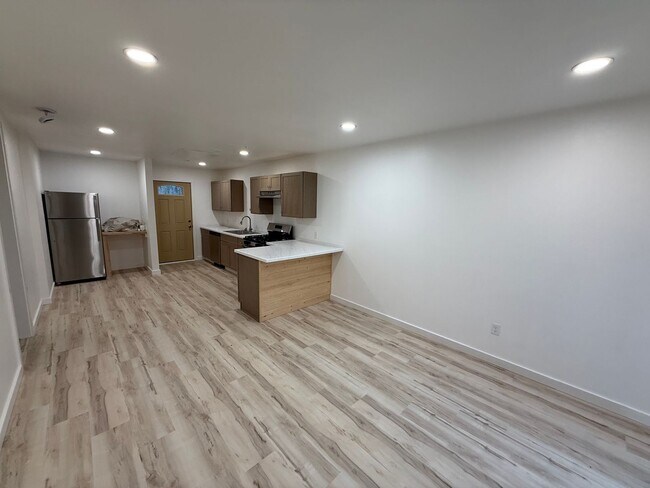 Building Photo - Newly Remodeled | All Utilities Included | AC + Heat | Move-In Ready