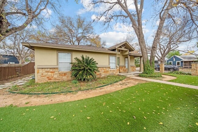 Building Photo - 912 Mansell Ave