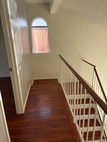 Building Photo - 132 Almendio Ln