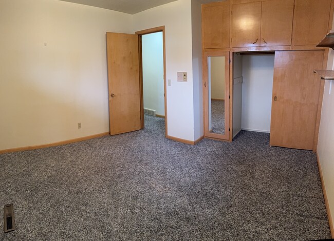 Building Photo - 788 E 1500 N