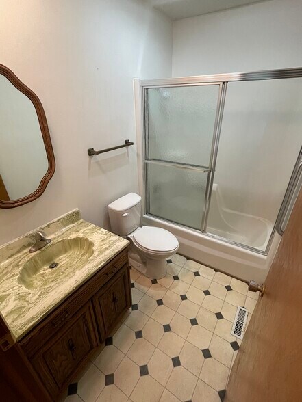 Full Bath - 103 W Golf Ave