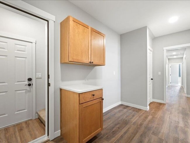 Building Photo - 617 Esperanza Ct